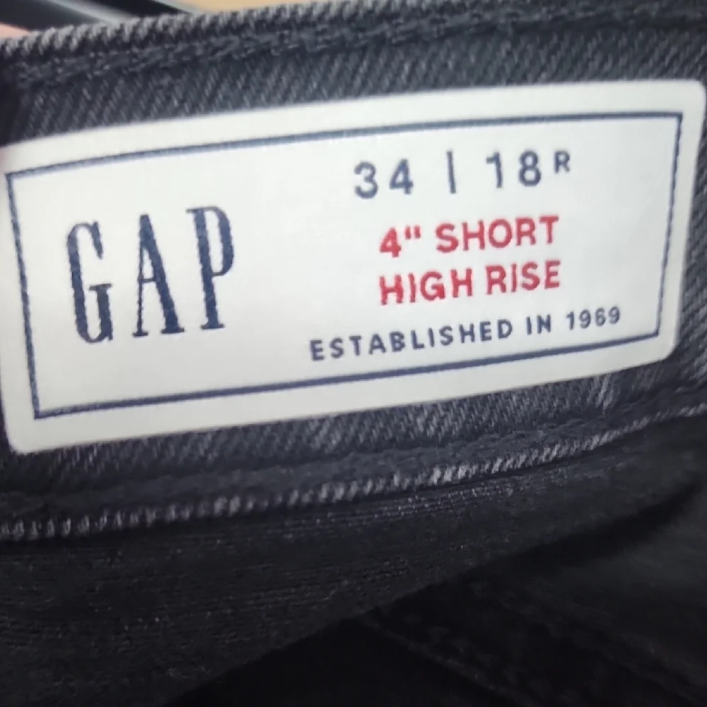 GAP High Rise Blk Jean Shorts